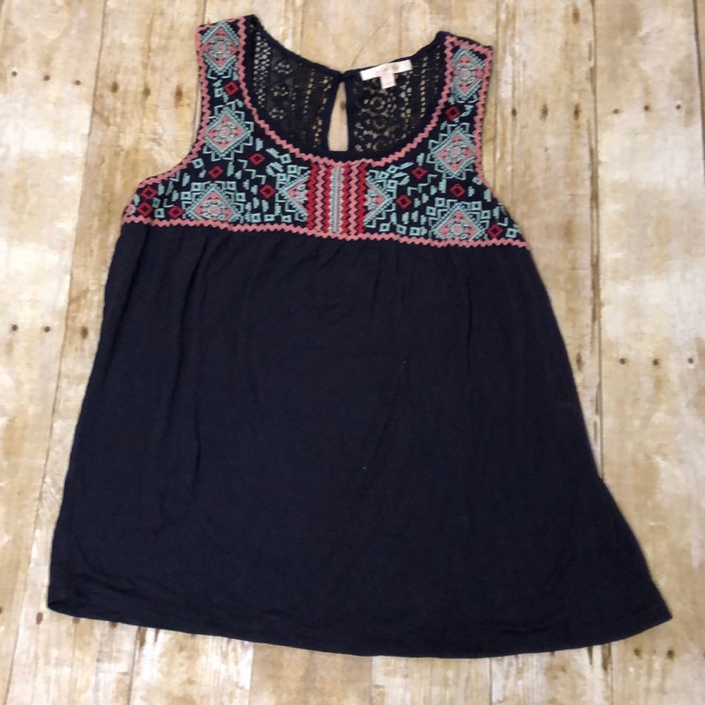 Skies Are Blue embroidered tank top with lace
